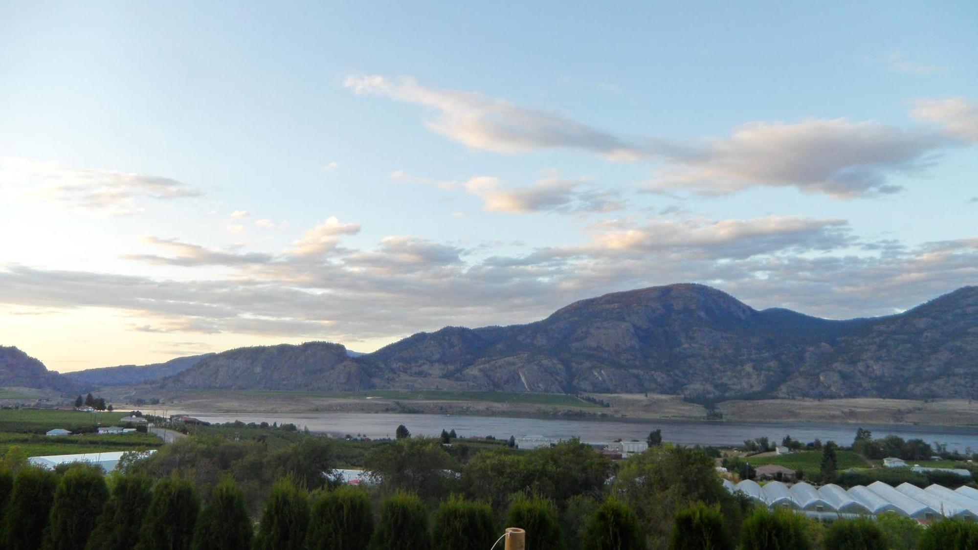 Shiraz Villa Osoyoos Eksteriør billede